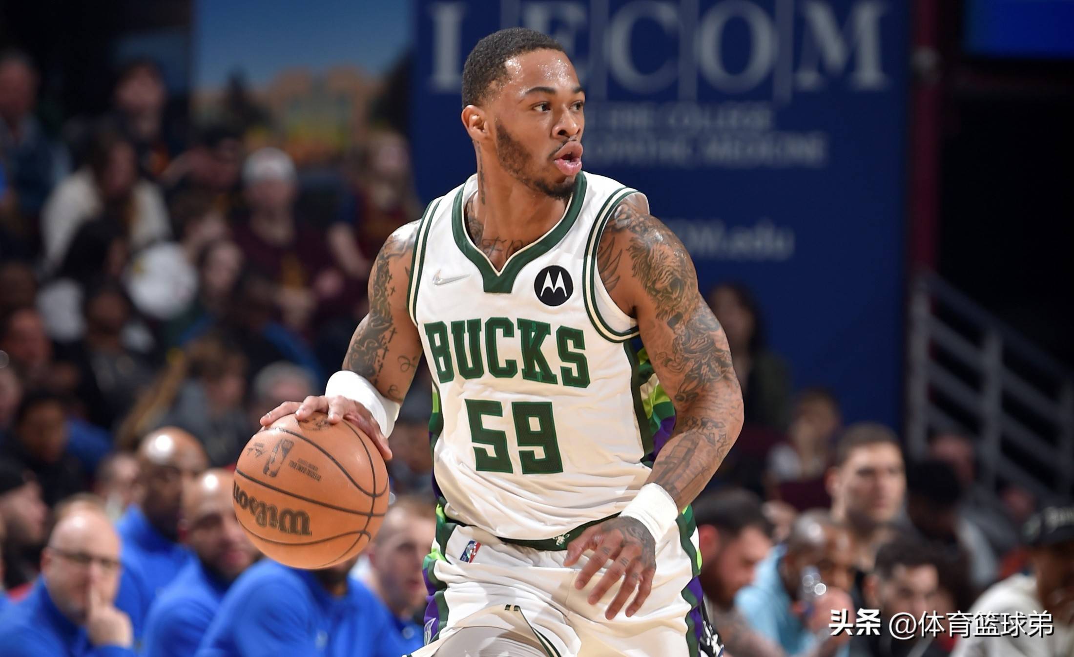 包含关键时刻密尔沃基雄鹿更衣室发声：CBA季后赛节点到来，更衣室稳定，资深球员宣示担当的词条