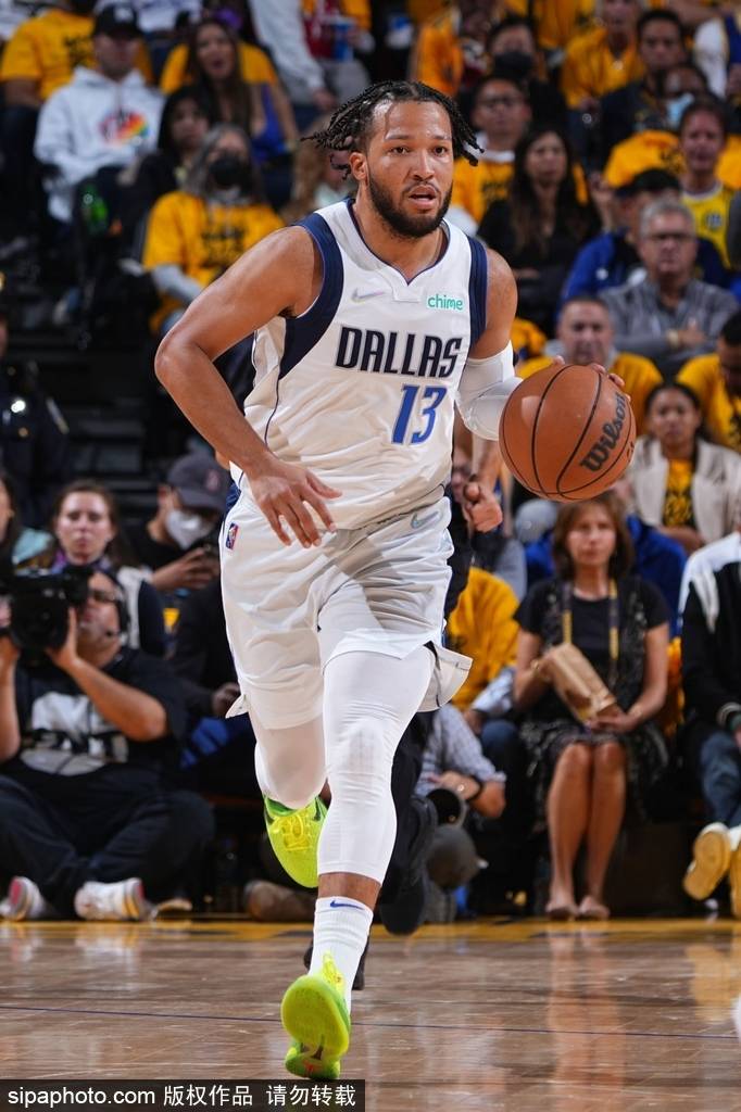 包含法甲赛程吃紧，纽约尼克斯加时末段更衣室发声，媒体盛赞，身体对抗强度拉满的词条