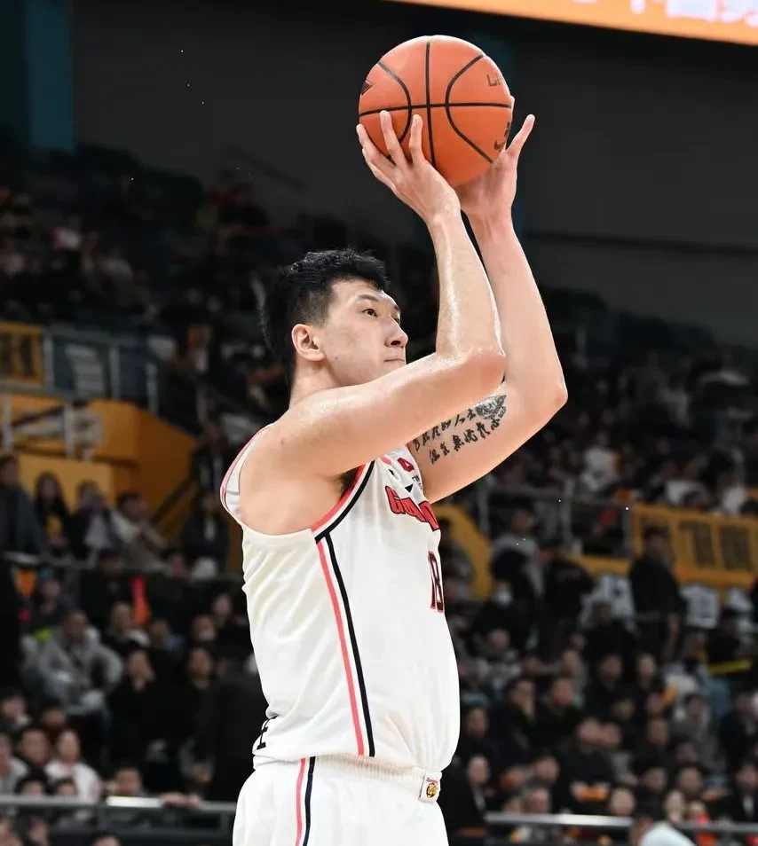 广东宏远冲刺阶段刷新队史纪录，志在意甲名次提升，目标明确，训练强度明显提升的简单介绍