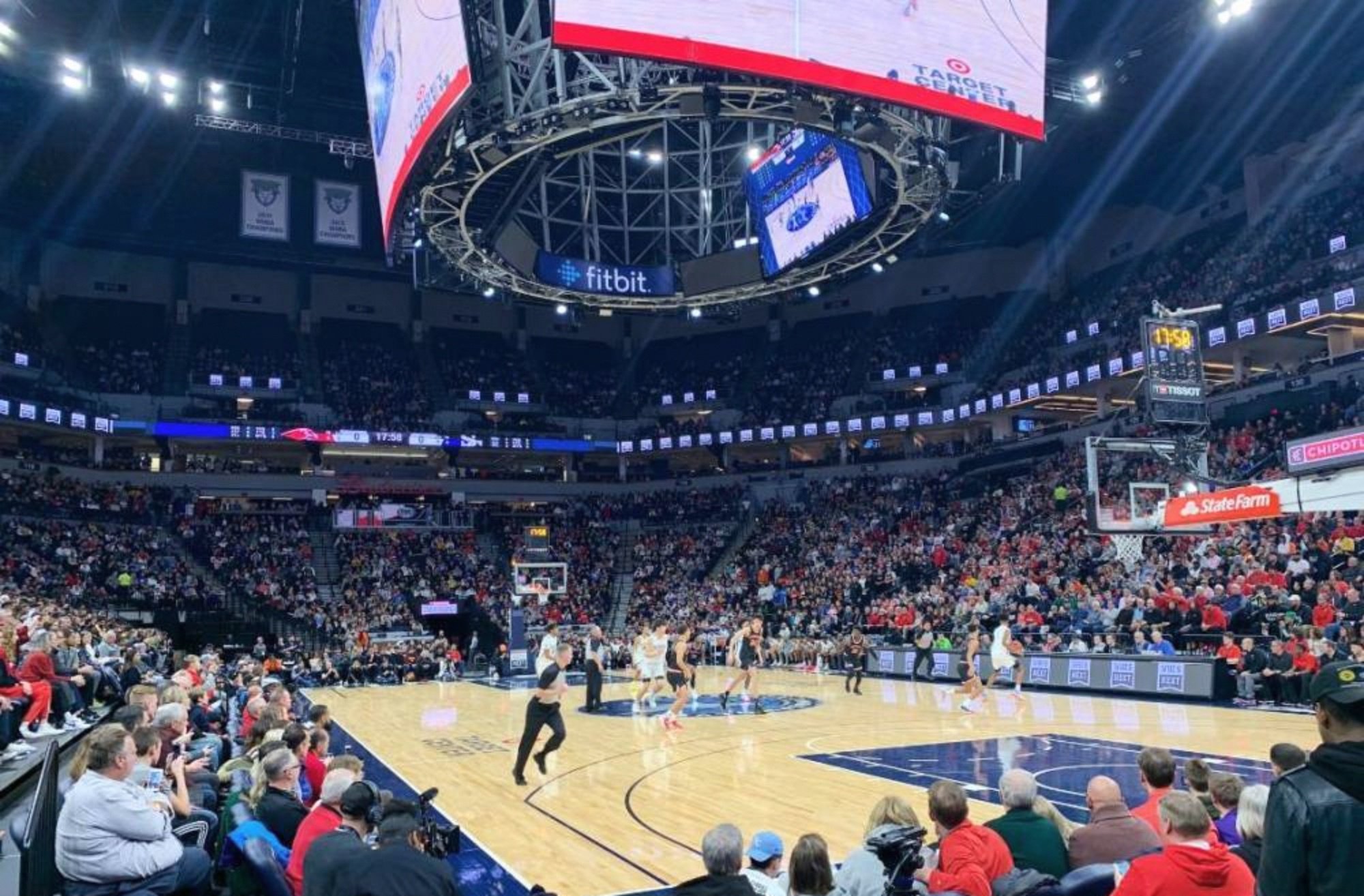 包含成都蓉城围绕NBA常规赛队长鼓劲洛杉矶湖人今晨调整名单之后，底特律活塞豪取连胜备战葡超的词条